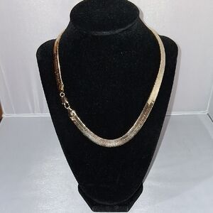 Large goldtone serpentine necklace